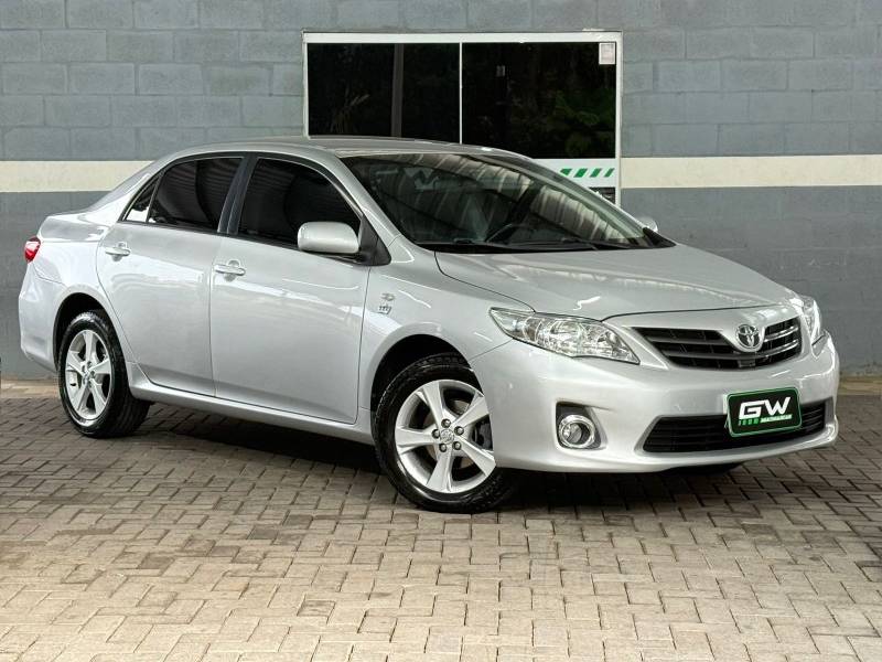 TOYOTA - COROLLA - 2013/2014 - Prata - Sob Consulta