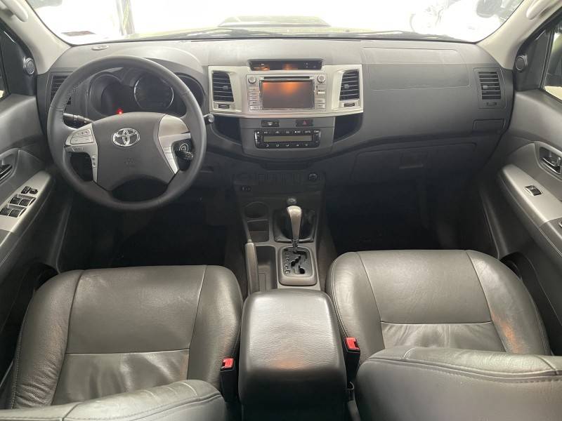 TOYOTA - HILUX - 2012/2013 - Preta - R$ 139.900,00