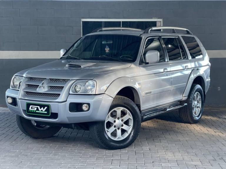 MITSUBISHI - PAJERO - 2010/2011 - Prata - R$ 74.900,00