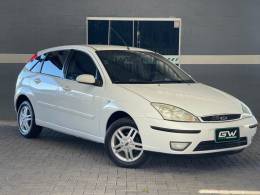 FORD - FOCUS - 2004/2005 - Branca - R$ 27.900,00