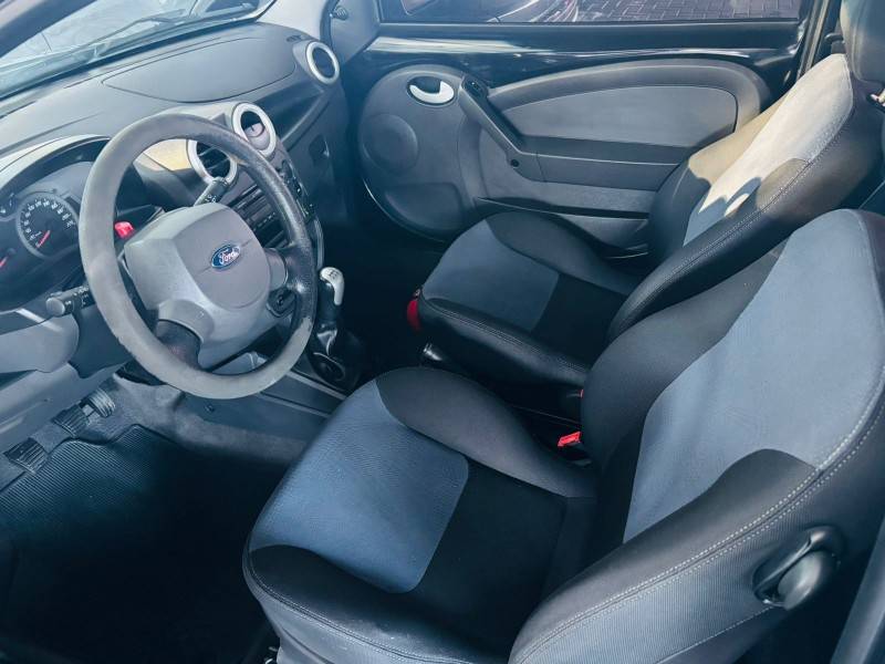 FORD - KA - 2012/2012 - Preta - R$ 27.900,00