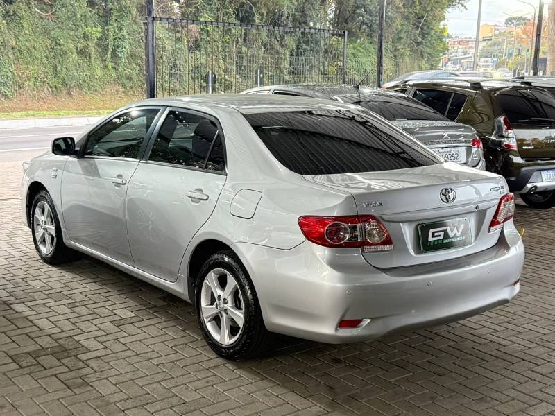 TOYOTA - COROLLA - 2013/2014 - Prata - Sob Consulta