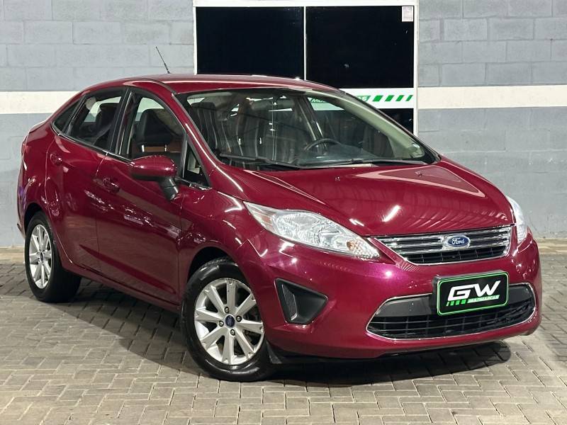 FORD - FIESTA - 2010/2011 - Vermelha - R$ 42.900,00