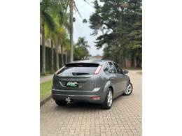 FORD - FOCUS - 2010/2011 - Cinza - R$ 42.900,00