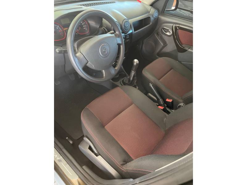 RENAULT - SANDERO - 2012/2013 - Verde - R$ 41.900,00