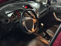 FORD - FIESTA - 2010/2011 - Vermelha - R$ 42.900,00