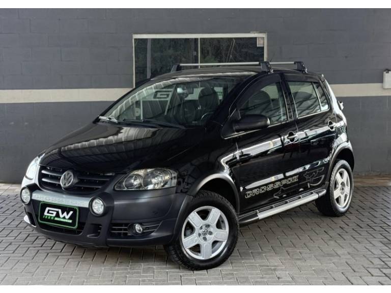 VOLKSWAGEN - CROSSFOX - 2008/2009 - Preta - R$ 34.900,00