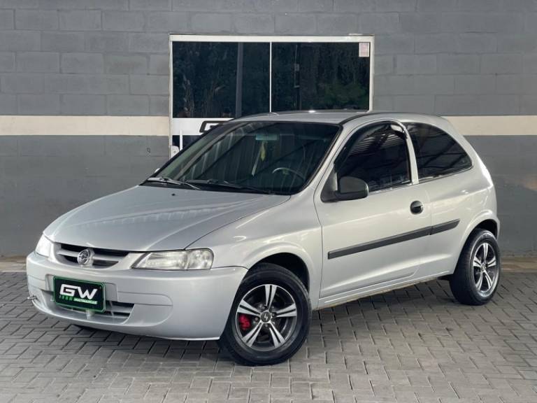 CHEVROLET - CELTA - 2003/2004 - Prata - R$ 16.900,00
