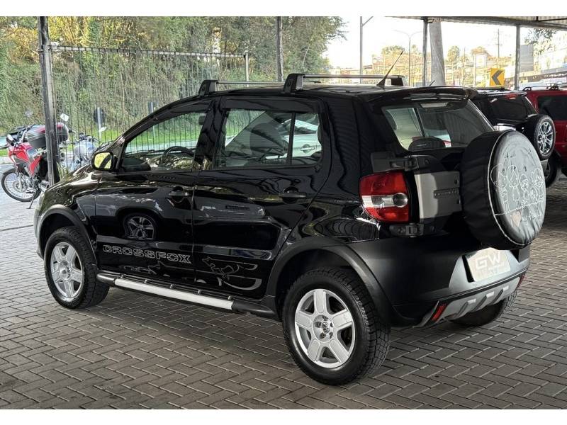 VOLKSWAGEN - CROSSFOX - 2008/2009 - Preta - R$ 34.900,00