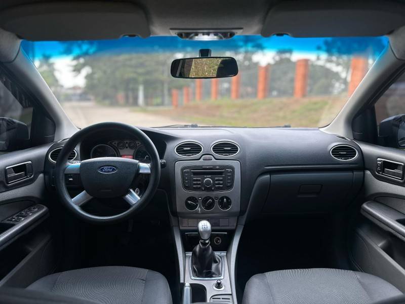 FORD - FOCUS - 2010/2011 - Cinza - R$ 42.900,00