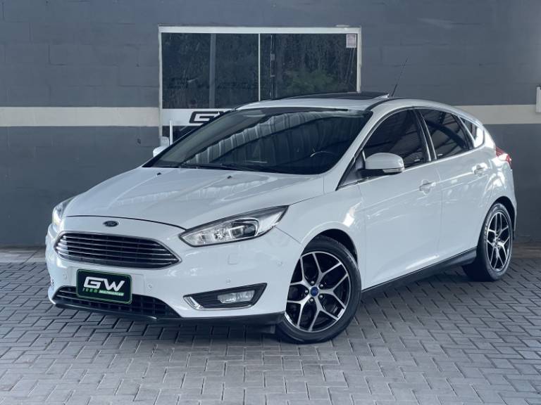 FORD - FOCUS - 2016/2016 - Branca - R$ 71.900,00