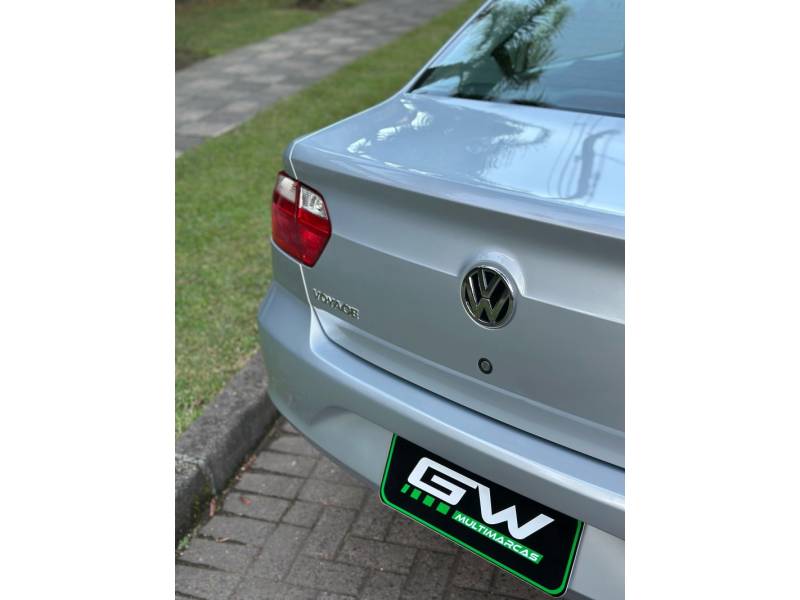 VOLKSWAGEN - VOYAGE - 2015/2015 - Prata - R$ 44.900,00