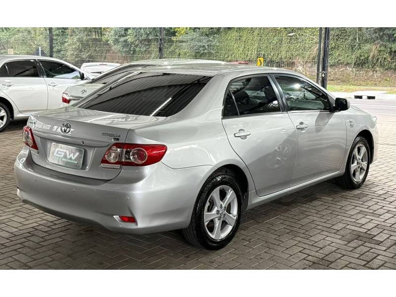 TOYOTA - COROLLA - 2013/2014 - Prata - Sob Consulta