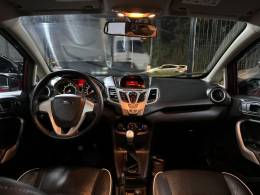 FORD - FIESTA - 2010/2011 - Vermelha - R$ 42.900,00