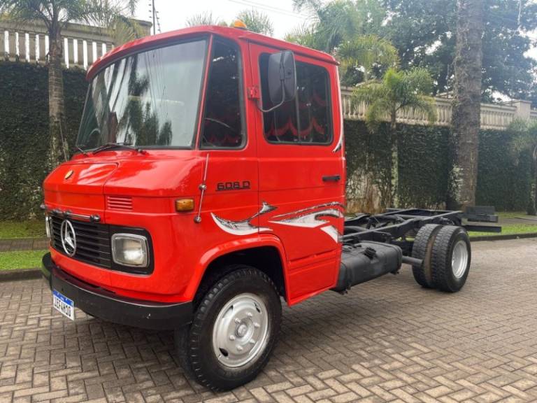 MERCEDES-BENZ - 608 - 1983/1983 - Vermelha - R$ 59.900,00
