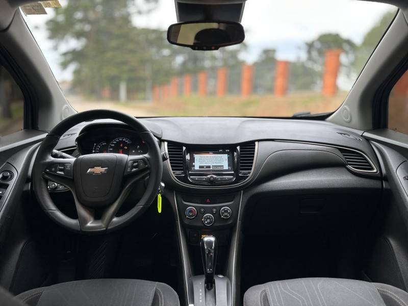 CHEVROLET - TRACKER - 2017/2018 - Branca - R$ 81.900,00