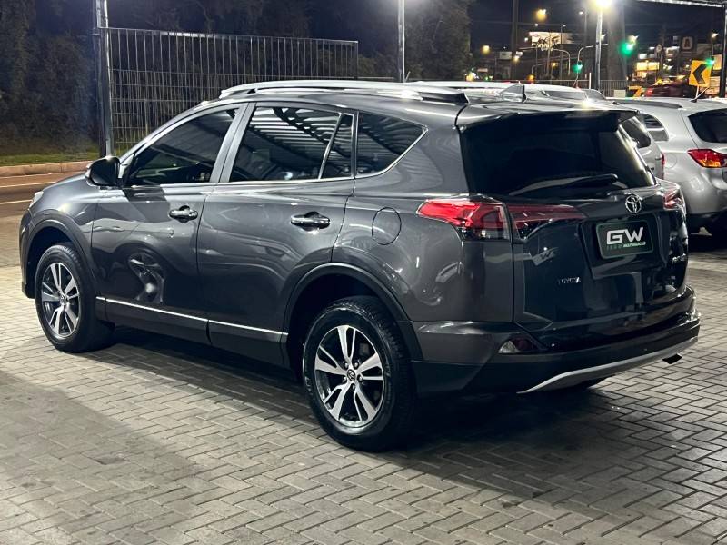 TOYOTA - RAV4 - 2018/2019 - Cinza - R$ 138.900,00