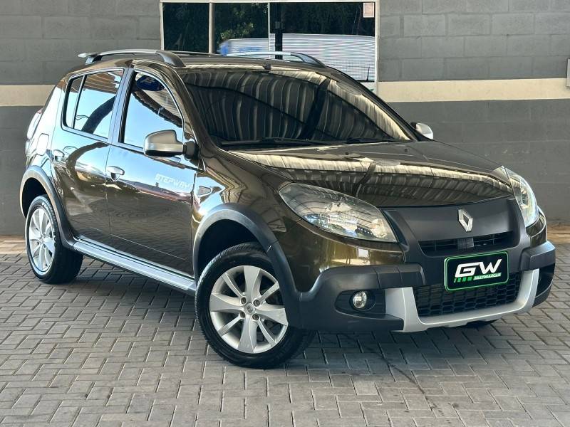 RENAULT - SANDERO - 2012/2013 - Verde - R$ 41.900,00