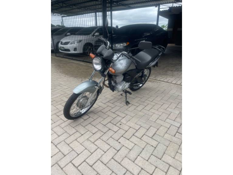 HONDA - CG 150 - 2011/2011 - Prata - R$ 10.900,00