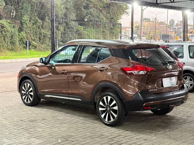 NISSAN - KICKS - 2018/2019 - Marrom - R$ 86.900,00