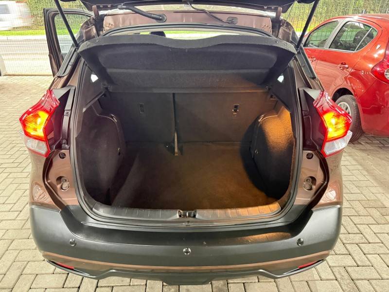 NISSAN - KICKS - 2018/2019 - Marrom - R$ 86.900,00