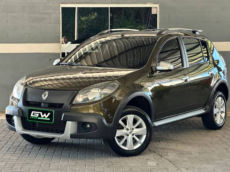 RENAULT - SANDERO - 2012/2013 - Verde - R$ 41.900,00