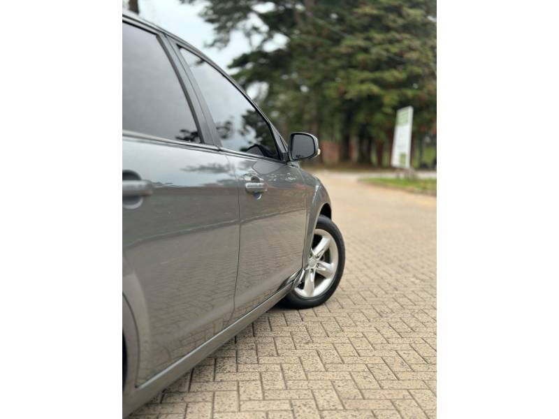 FORD - FOCUS - 2010/2011 - Cinza - R$ 42.900,00