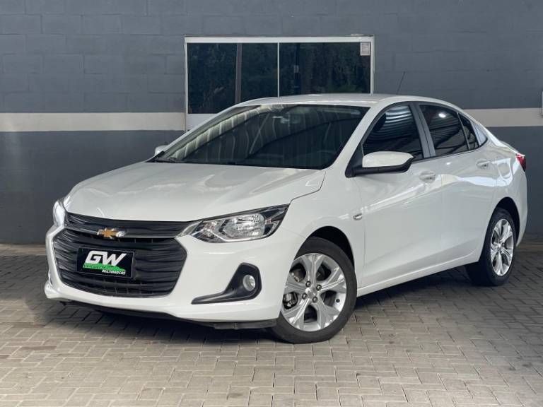 CHEVROLET - ONIX - 2023/2024 - Branca - R$ 95.500,00