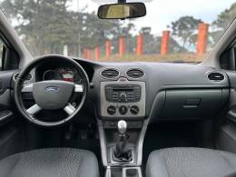 FORD - FOCUS - 2011/2012 - Branca - R$ 43.900,00