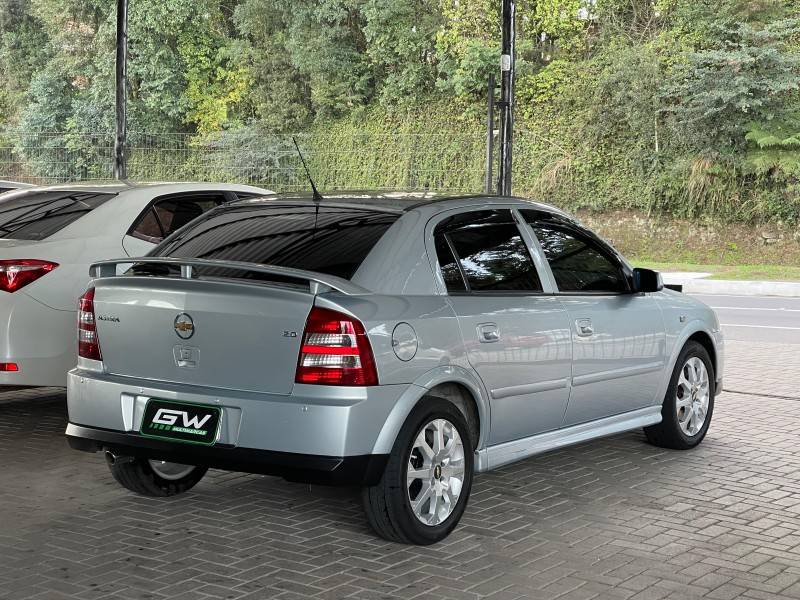 CHEVROLET - ASTRA - 2011/2011 - Prata - R$ 42.900,00