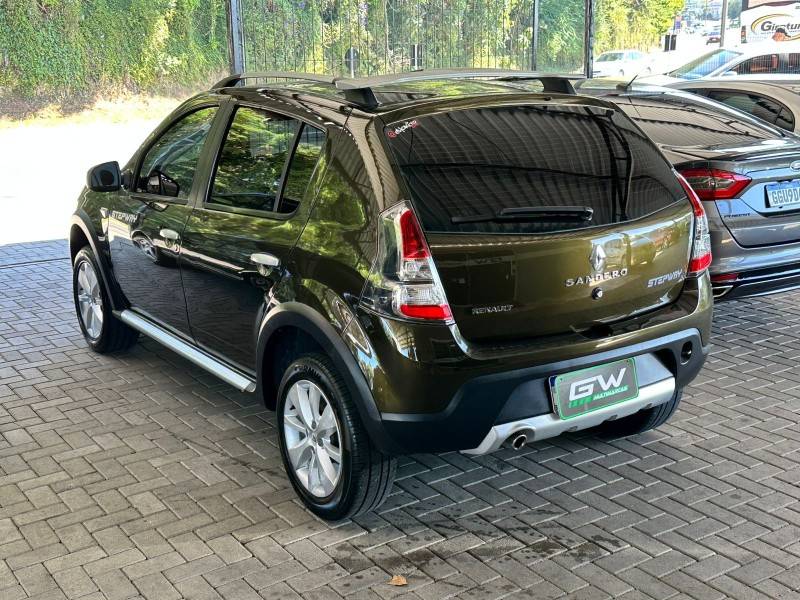 RENAULT - SANDERO - 2012/2013 - Verde - R$ 41.900,00