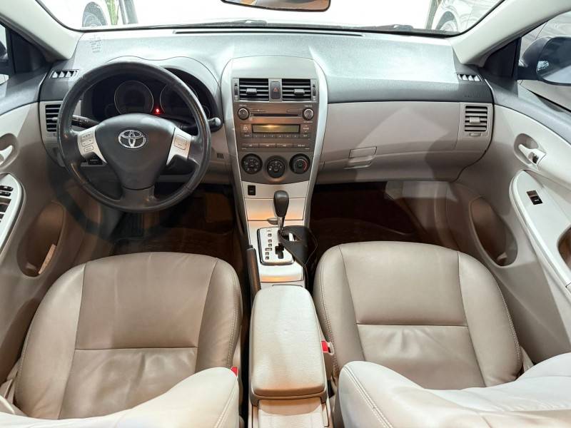 TOYOTA - COROLLA - 2013/2014 - Prata - Sob Consulta