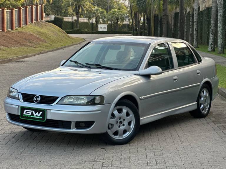 CHEVROLET - VECTRA - 2003/2003 - Prata - R$ 32.900,00