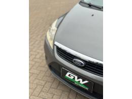 FORD - FOCUS - 2010/2011 - Cinza - R$ 42.900,00