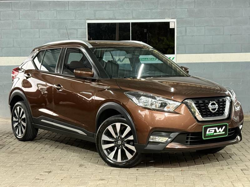 NISSAN - KICKS - 2018/2019 - Marrom - R$ 86.900,00