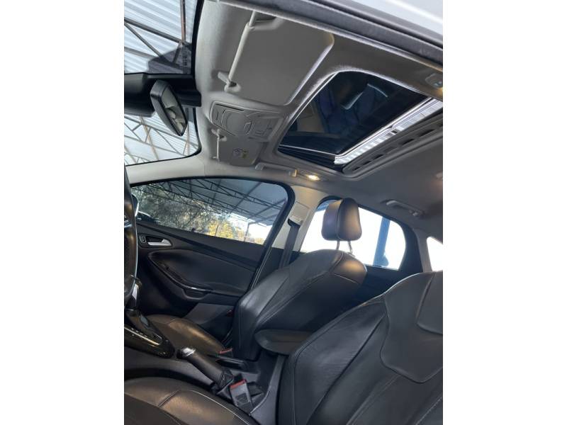 FORD - FOCUS - 2016/2016 - Branca - R$ 71.900,00