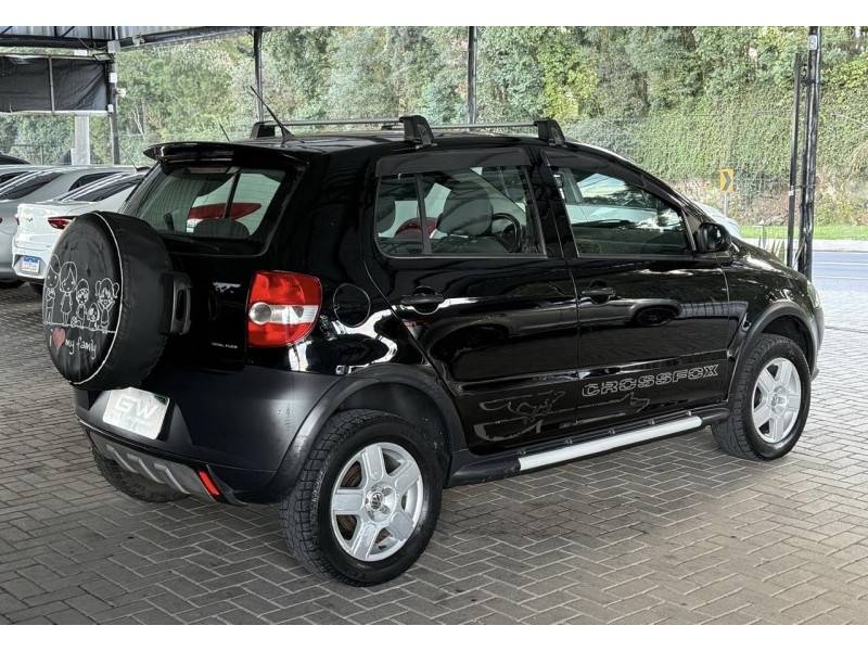VOLKSWAGEN - CROSSFOX - 2008/2009 - Preta - R$ 34.900,00